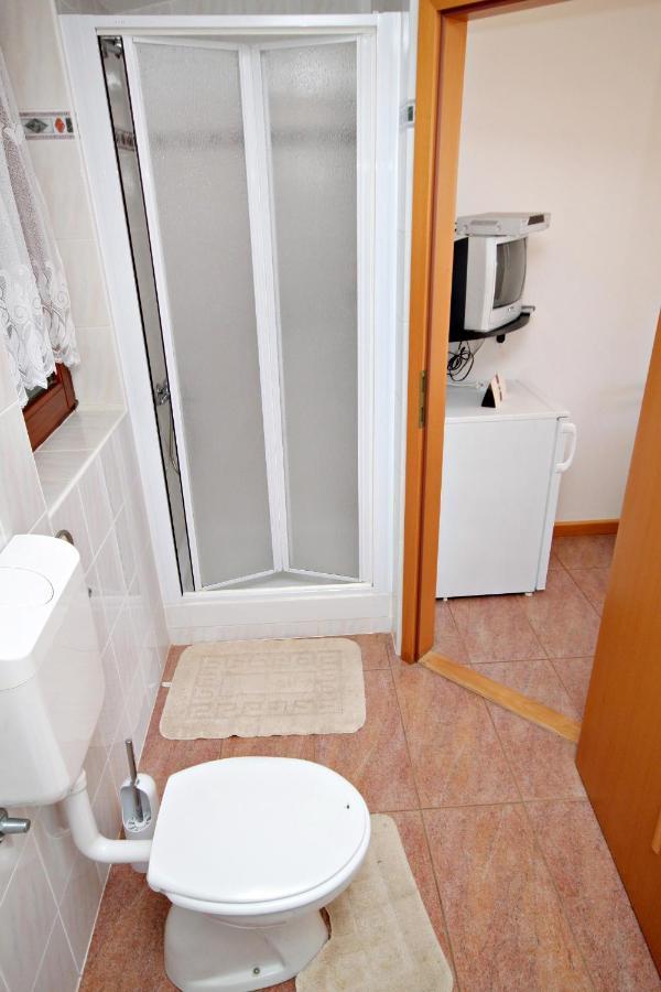 Apartments And Rooms With Parking Space Krk - 5294 Krk Town Dış mekan fotoğraf