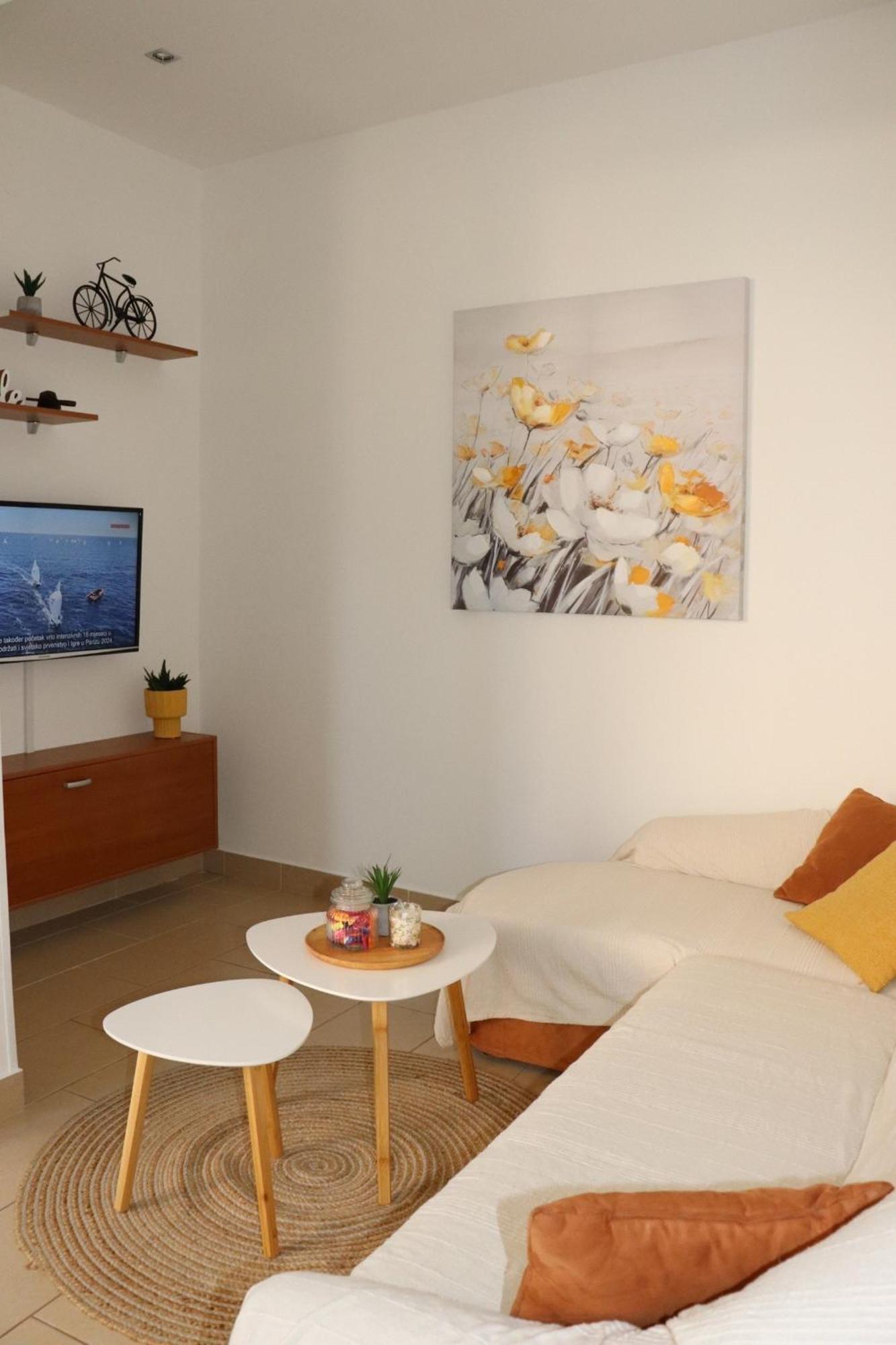 Apartments And Rooms With Parking Space Krk - 5294 Krk Town Dış mekan fotoğraf